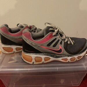 Nike women’s sneakers size US 7